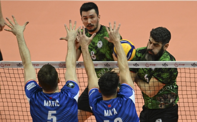 Halkbank, sahasnda set vermeden galip