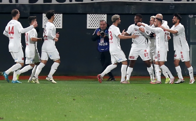 �mraniyespor, Manisa'da i�i ilk yar�da bitirdi!