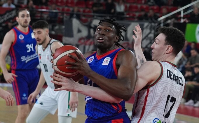 Bah�e�ehir Koleji, deplasmanda 15 say� farkla galip