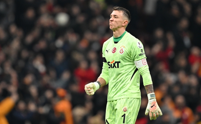 Okan Buruk'tan Muslera karar�!