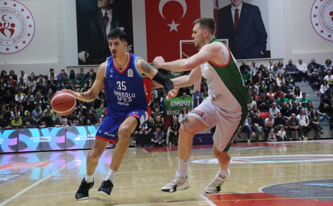 Anadolu Efes, deplasmanda 27 farkla galip