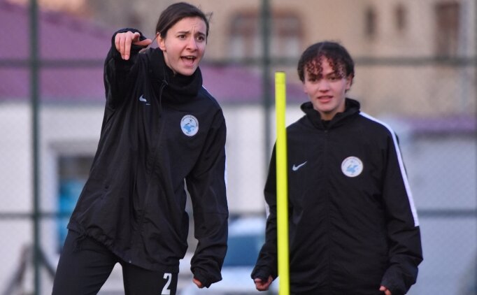 Nama�lup kad�n futbol tak�m�n�n 'G�ven' veren forveti