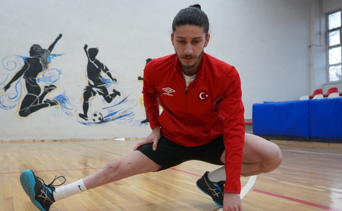 Para badmintoncu Sedat T�mkaya'n�n yeni hedefi 2028 Los Angeles Paralimpik Oyunlar�