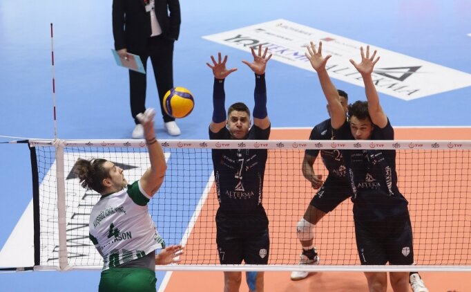 Altekma, evinde set vermeden galip