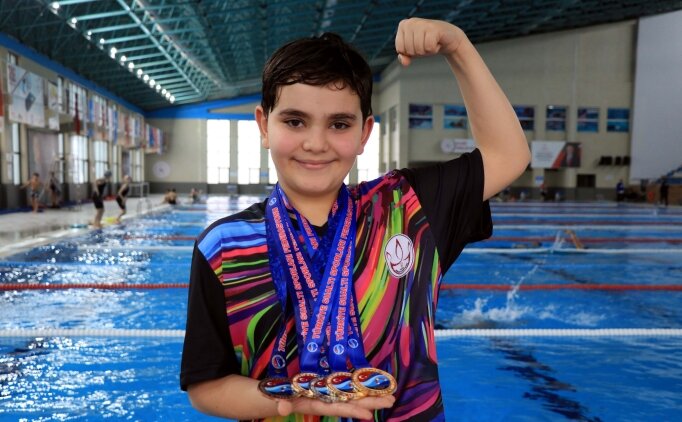 Korkusunu a�t�, �ampiyonlu�a y�zd�!