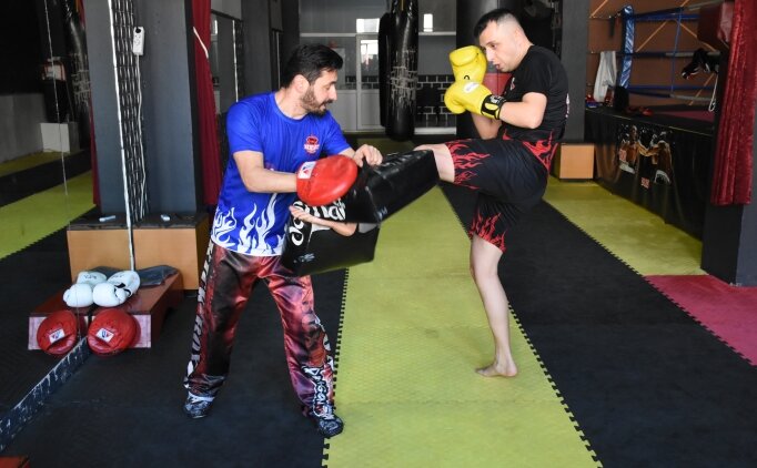 Kilo vermek i�in ba�lad��� kick boksta b�lge birincisi oldu