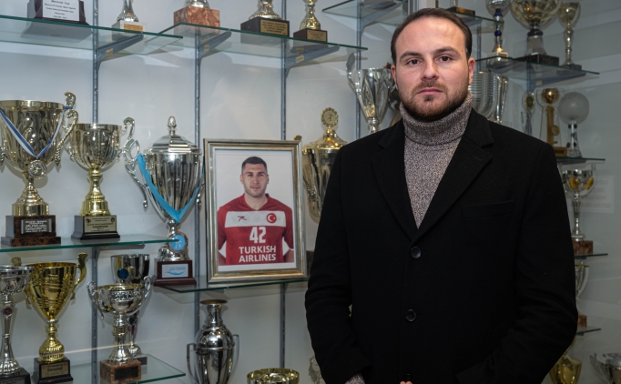 Hentbol camias, depremde hayatn kaybeden Cemal Ktahya'y unutmuyor