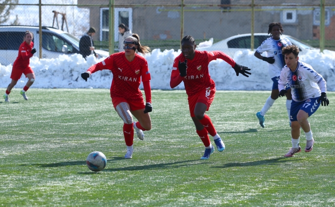 Hakkarig�c�, sahas�nda 1 puana raz� geldi