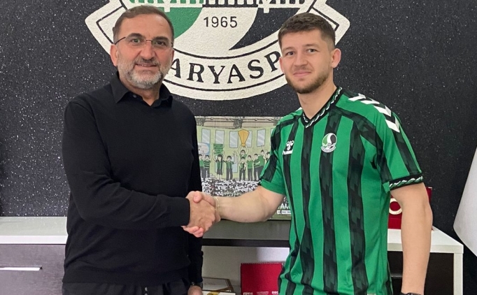 Sakaryaspor, Bulgar futbolcu Kabov ile anla�t�