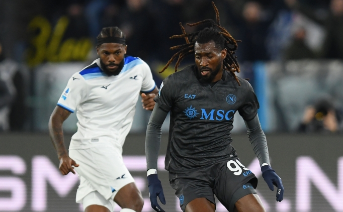 Lazio evinde Napoli'ye �elme takt�