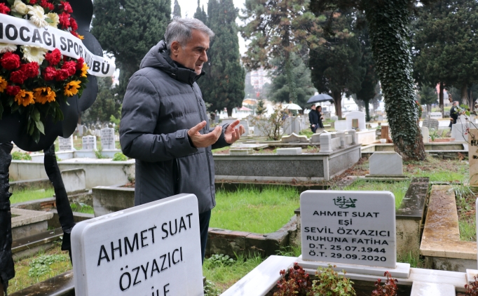 Ahmet Suat �zyaz�c�, �l�m�n�n y�ld�n�m�nde an�ld�