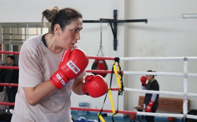 Milli boks�r Elif G�neri: 'Hedefim, d�nya �ampiyonu olmak'
