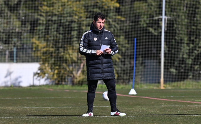 Emre Bel�zo�lu'ndan hakemler hakk�nda a��klama