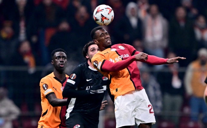 Carlos Cuesta s�n�fta kald�!