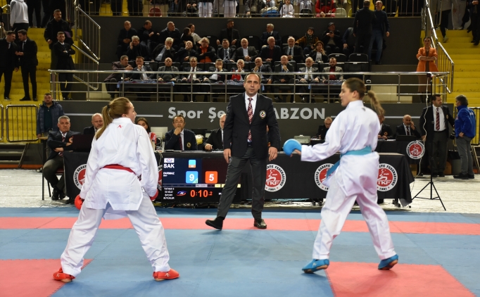 T�rkiye Karate �ampiyonas� Trabzon'da ba�lad�