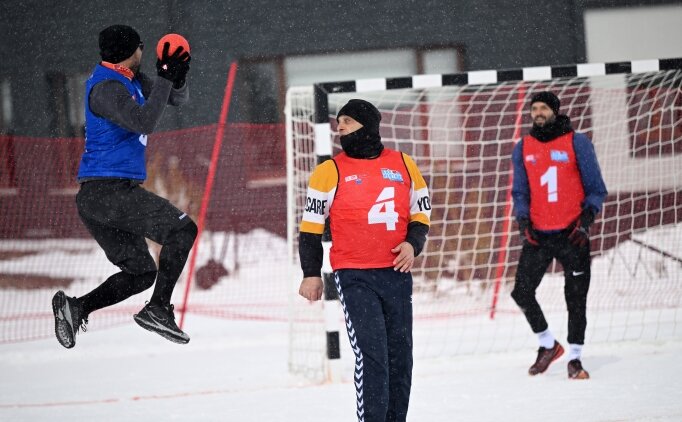 Erciyes'te Kar Hentbolu �ampiyonas� d�zenlendi