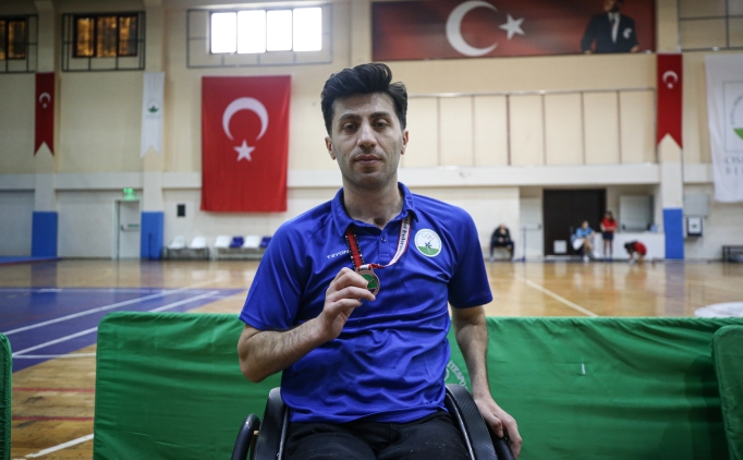 Kazada engelli kald� masa tenisine ba�lad� ilk madalyas�n� ald�