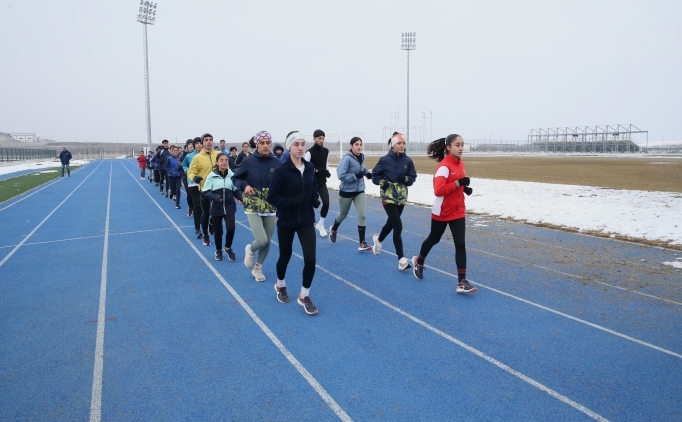 Milli atletler, Mu�'ta dondurucu so�ukta yar��lara haz�rlan�yor