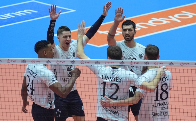 Altekma, deplasmanda set vermeden kazand�