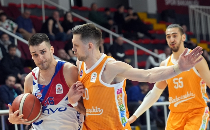 B�y�k�ekmece, Bah�e�ehir'i ge�ti