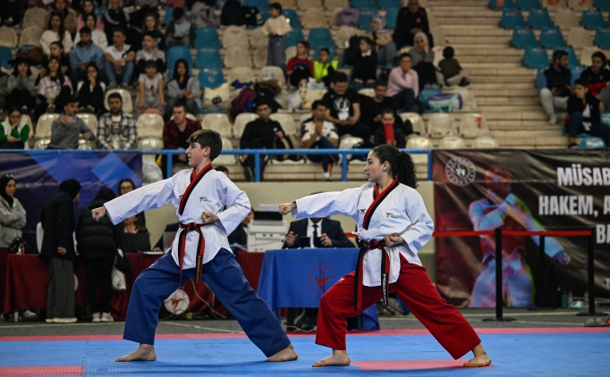 Tekvando Poomsae �ampiyonas�, Adana'da ba�lad�