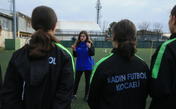 Yar�m kalan hayalini futbolcu yeti�tirerek ger�ekle�tiriyor