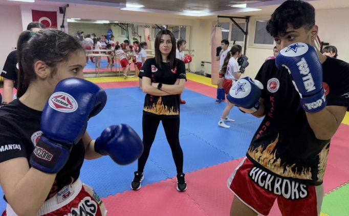 Eski milli kick boks�u gelece�in �ampiyonlar�n� yeti�tiriyor