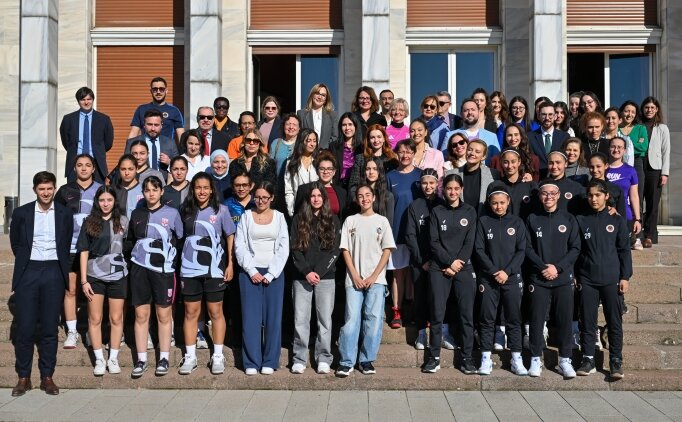 Ankara'da 'T�rkiye'de Kad�n Sporu' konferans� d�zenlendi