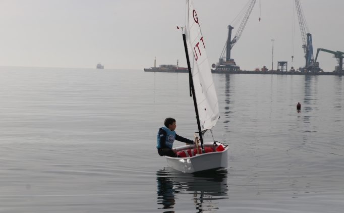 11 ya��ndaki yelkenci R�zgar Uzel'in hedefi milli tak�m