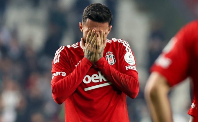 Beikta taraftarndan futbolculara byk tepki!