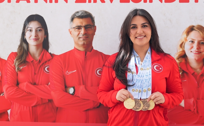 Milli at�c�lar �evval �layda Tarhan ve Yusuf Dike�, ��rencilerle bir araya geldi