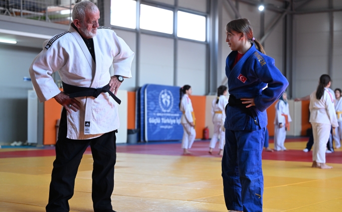 Torunlar�na destek i�in judoya ba�lad�lar