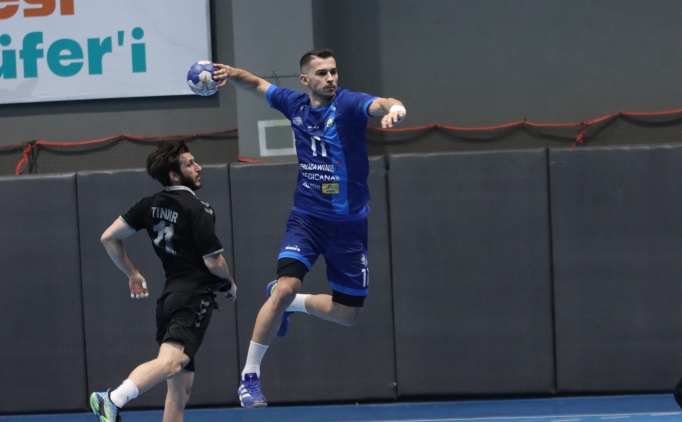 Nil�fer Belediyespor, sahas�nda hata yapmad�