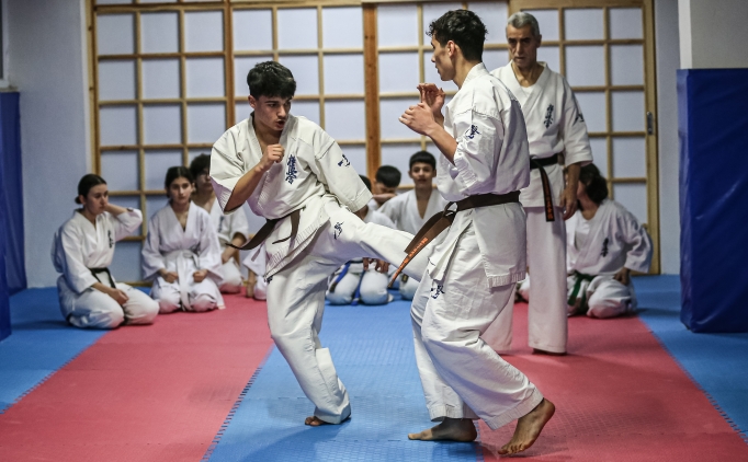 Karatede Balkan �ampiyonu olan liseli g�z�n� Avrupa'ya dikti