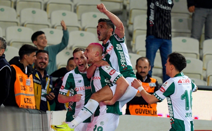 Konyaspor evinde g��leniyor!