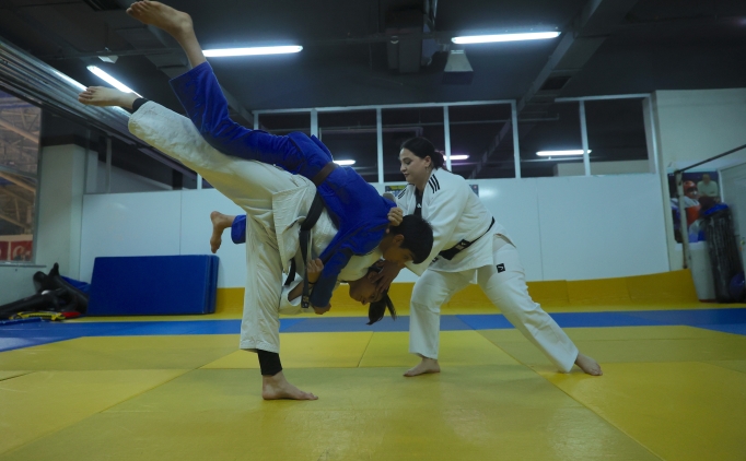 T�rkiye �ampiyonu kura��� kuzenlerin g�z� Avrupa �ampiyonlu�unda