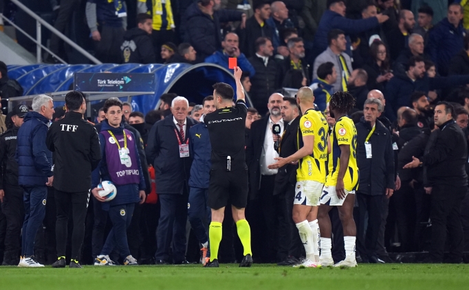 Kupa'da oynanan 4 ma��n 3'�nde k�rm�z� kart ��kt�!