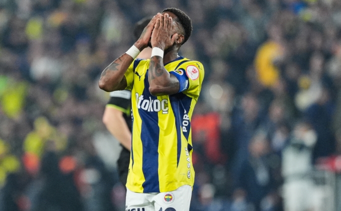 Fenerbah�eli taraftarlardan tepki: 'Y�netim istifa!'