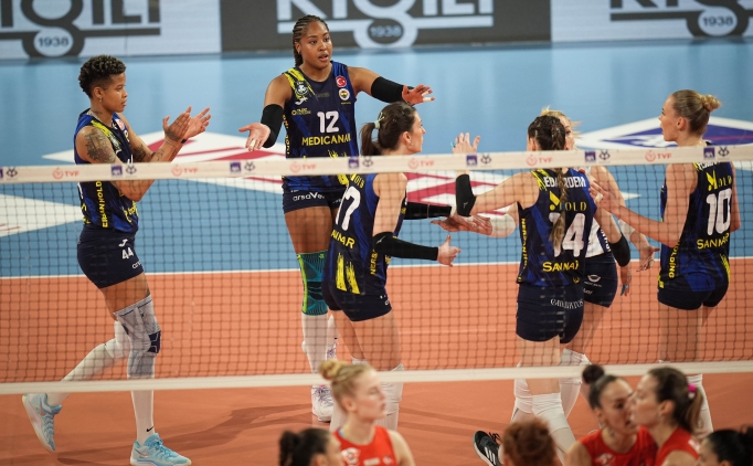 Fenerbah�e Medicana 3-0 ile finalde