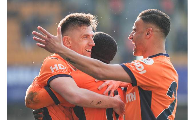 Ba�ak�ehir, Konyaspor kar��s�nda tek golle kazand�