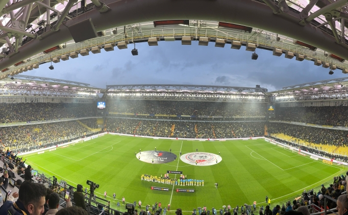 Fenerbah�e trib�nlerinde tepki: 'Sabr�m�z ta��yor!'