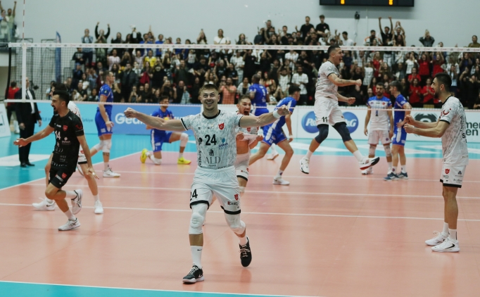 Alanya Belediyespor, Halkbank'a set vermedi