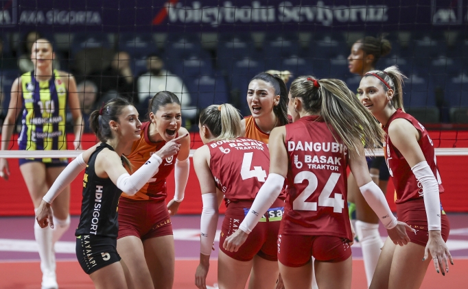 Galatasaray, derbide Fenerbah�e'yi y�kt�; finale ilk ad�m