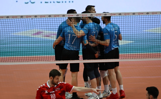 Altekma, deplasmanda set vermeden galip