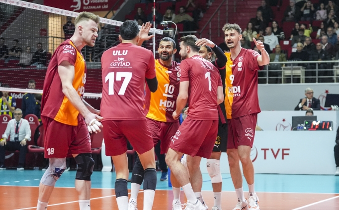 Galatasaray, filede Fenerbah�e'ye set vermedi!