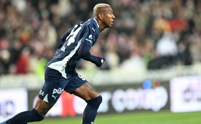 Fenerbah�e, Sivas'ta hata yapmad� ve takibi s�rd�rd�!