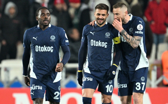 Mustafa Denizli: 'Fenerbah�e oyun olarak Galatasaray'�n gerisinde'