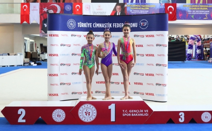 Mersin'de d�zenlenen Ritmik Cimnastik K���kler Federasyon Kupas� sona erdi