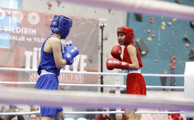 Samsun'da 22 Ya� Alt�, Kad�nlar T�rkiye Boks �ampiyonas� s�r�yor