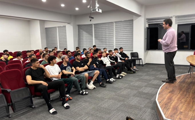 Boks Milli Tak�m�'na y�nelik e�itim konferans� d�zenlendi